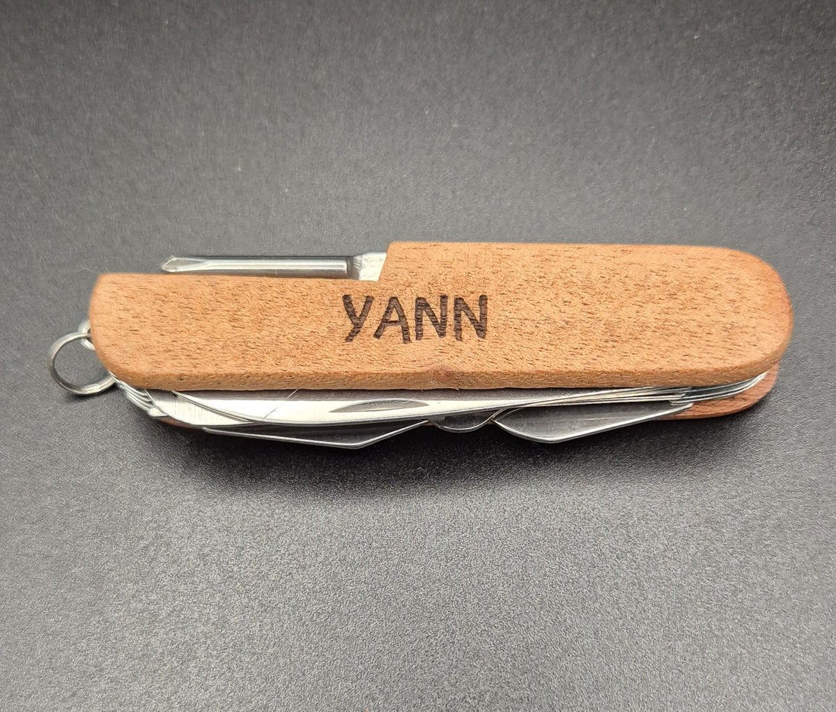 Couteau Suisse Personnalisé avec Écriture par Clavier